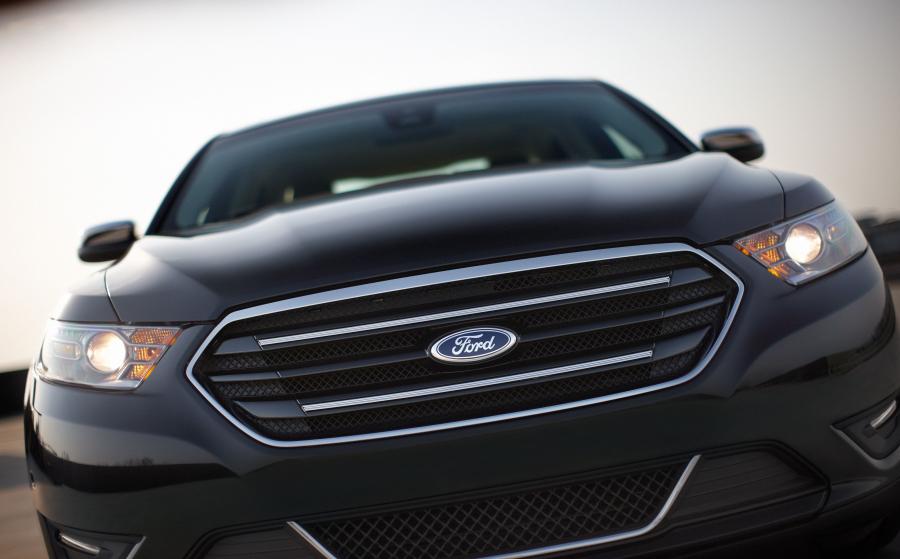  Ford Taurus 2012 года  (фото 10 из 39)